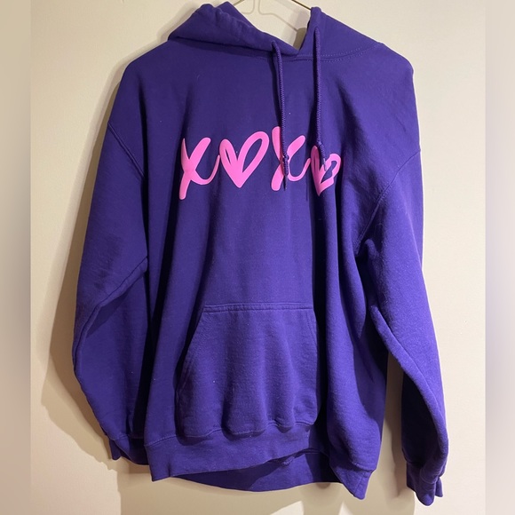 Gildan Sweaters - Gildan XOXO Hoodie